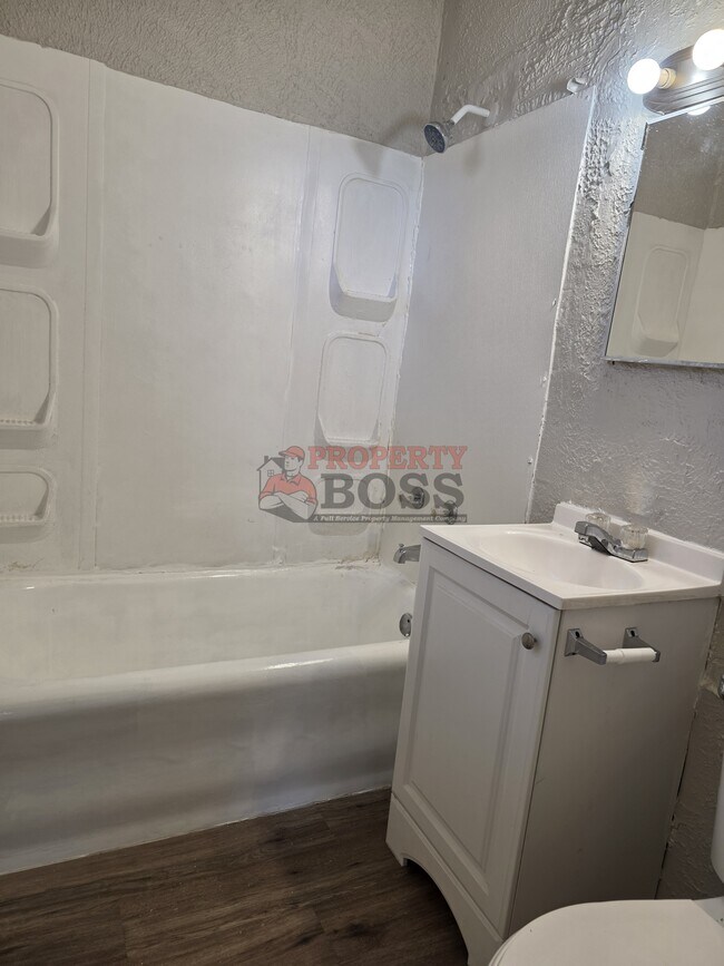 Foto del edificio - 1086 Harrison Blvd