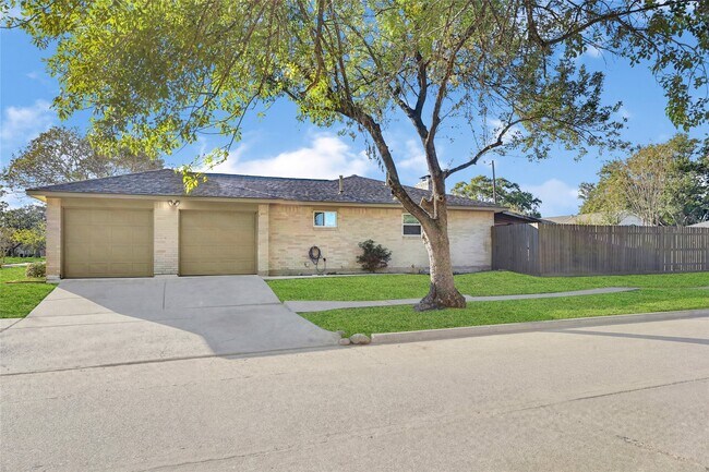 Building Photo - 8802 Tanager St