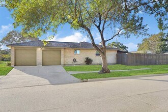 Building Photo - 8802 Tanager St