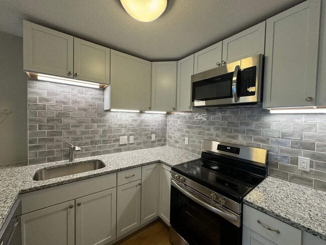 Building Photo - Sunlit Sanctuary: Spacious Two-Bed Apartme...