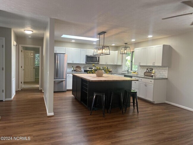 Building Photo - 2 Post Ct