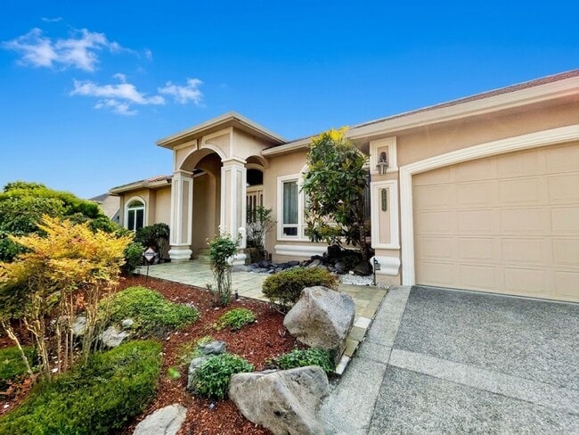 Building Photo - 3014 NW Chapin Dr