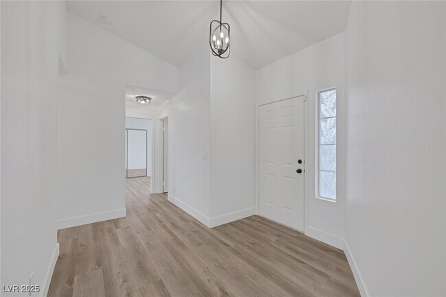 Foto del edificio - 8249 Peaceful Canyon Dr
