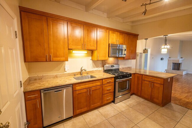 Building Photo - Beautiful 3 bedroom, 2 bath home in Shore ...