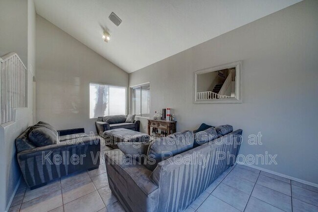 Building Photo - 525 W Mountain Vista Dr