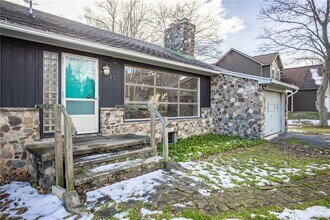 Building Photo - 43 River Meadow Dr