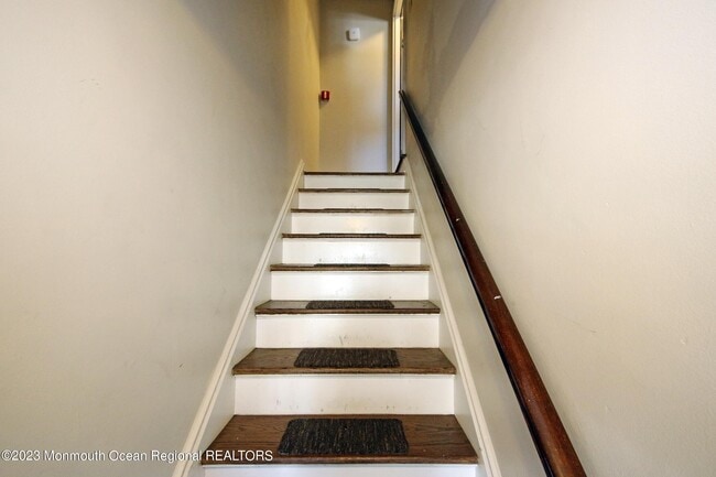 Building Photo - 14 Oldfield Pl