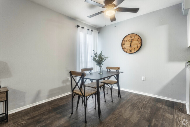 Dining Room - Sunrise Landing Apartments