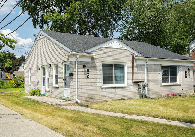Building Photo - 125 E Hazelhurst St