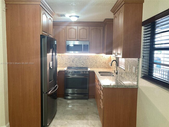 Foto del edificio - 5664 W 25th Ct