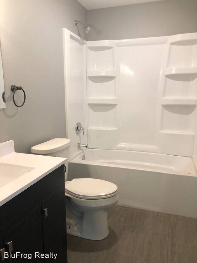 Foto del edificio - 3 br, 1 bath House - 224 5th Ave NE