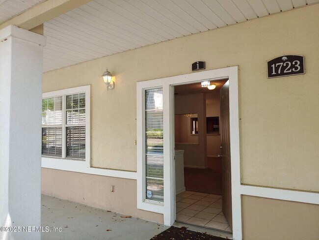 Foto del edificio - 1723 Forest Lake Cir W