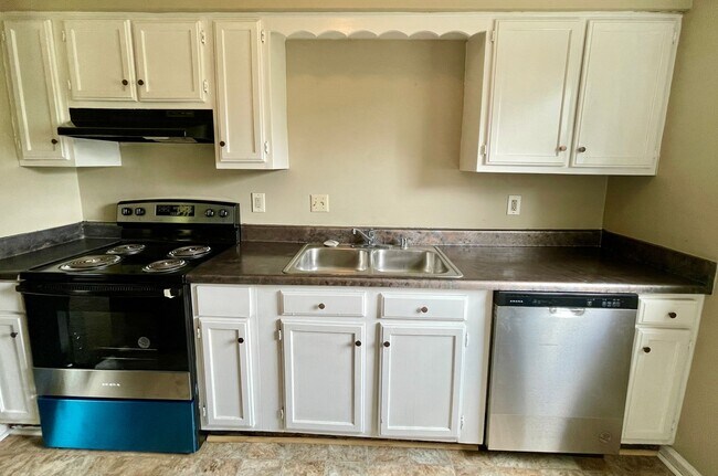 Building Photo - 3 Bedroom Duplex in Tates Creek!