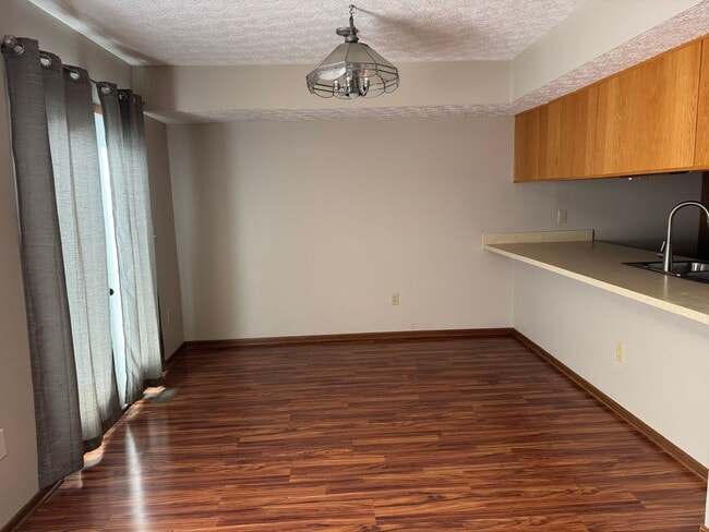Building Photo - 3 Bedroom, 1.5 Bath Single Family Home - W...