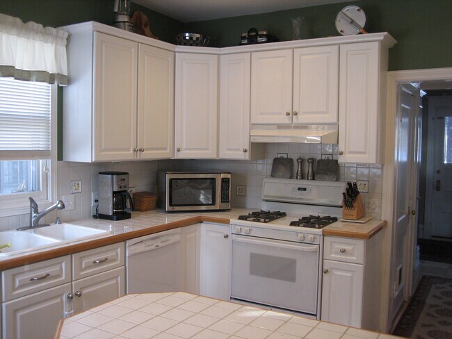 Kitchen - 4920 Morgan Ave S