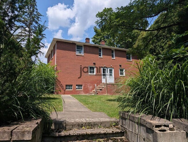 Foto del edificio - 8983 Highland Dr