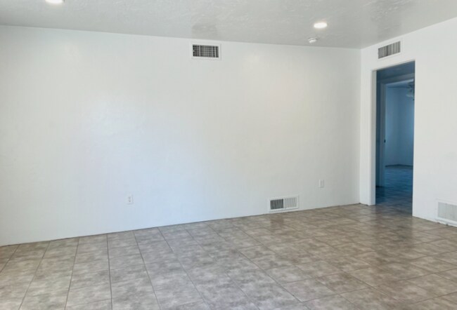 Foto del edificio - Expansive Elegant and Modern Stunning 3 Be...