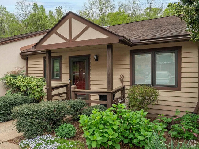 Building Photo - 1303 Branchlands Dr