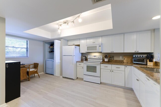 Foto del edificio - 1030 US Highway 1