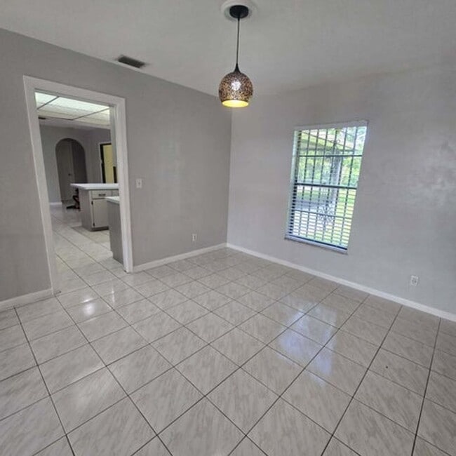 Building Photo - 6504 Heather Way