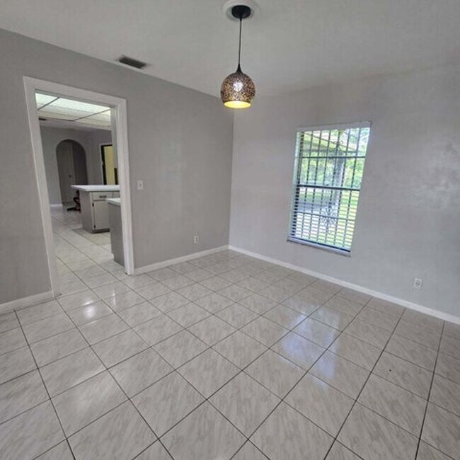 Foto del edificio - 6504 Heather Way
