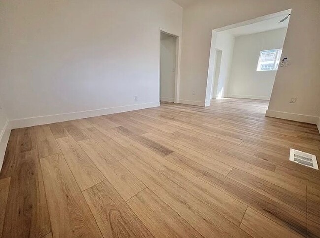 Building Photo - Beautiful Newly Remodeled 3 bedroom