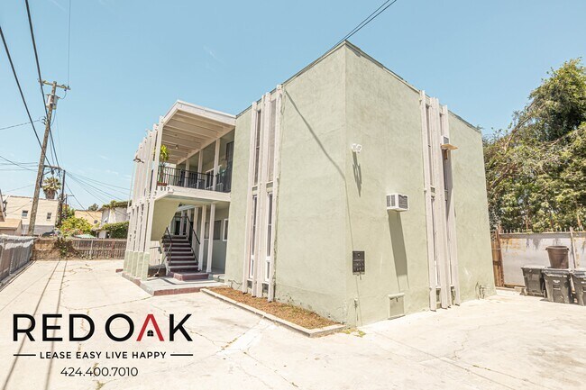 Foto del edificio - Excellent Two Bedroom Drenched in Natural ...