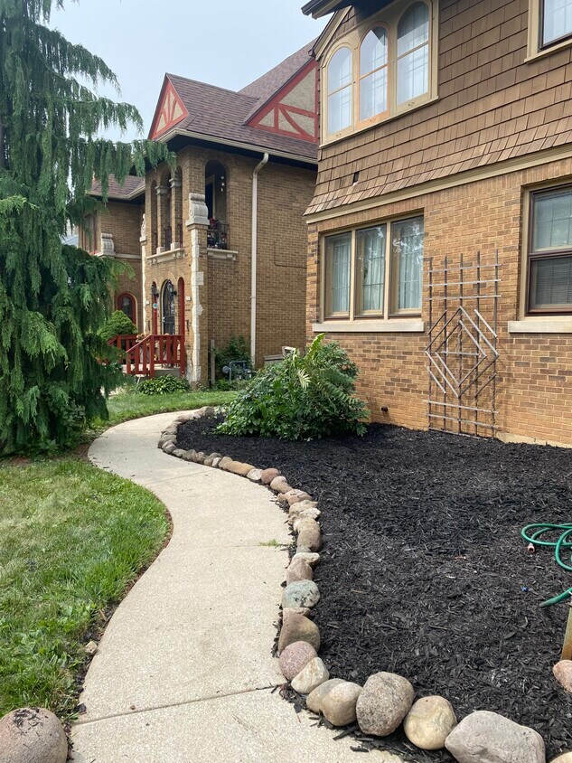 Foto del edificio - 2853 N Sherman Blvd