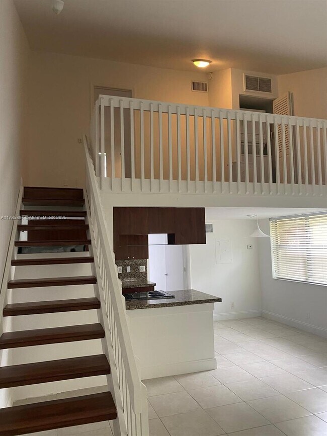 Foto del edificio - 1455 Holly Heights Dr