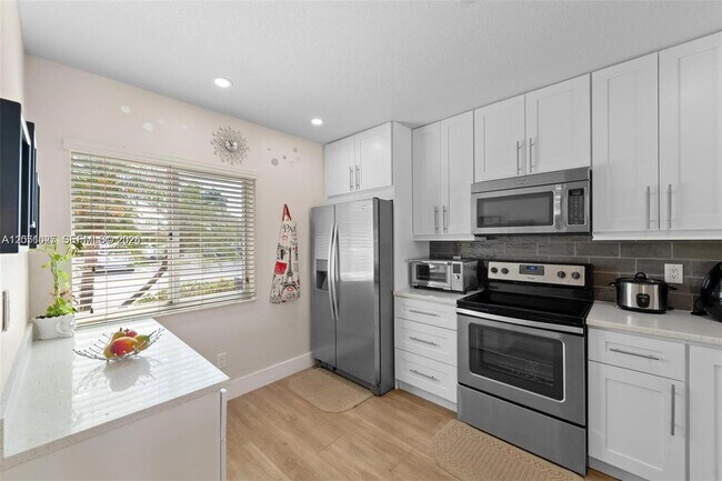 Foto del edificio - 542 NW 208th Terrace