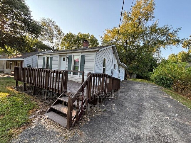 Building Photo - 2308 Waneta Ave