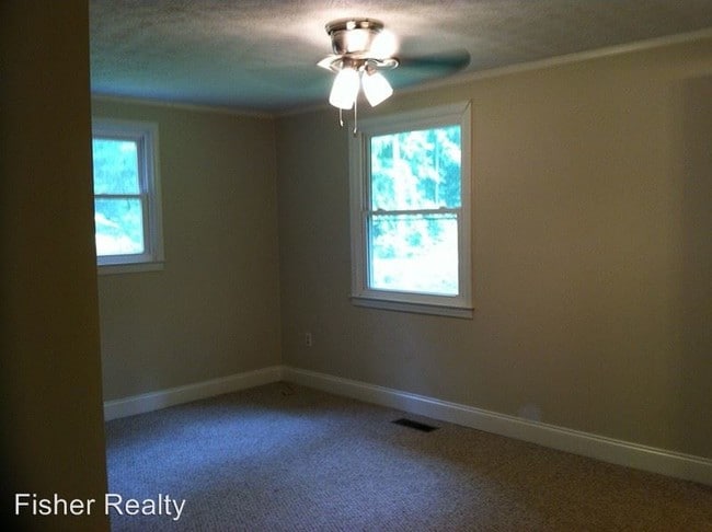 Building Photo - 3 br, 1.5 bath House - 15 Pope Road