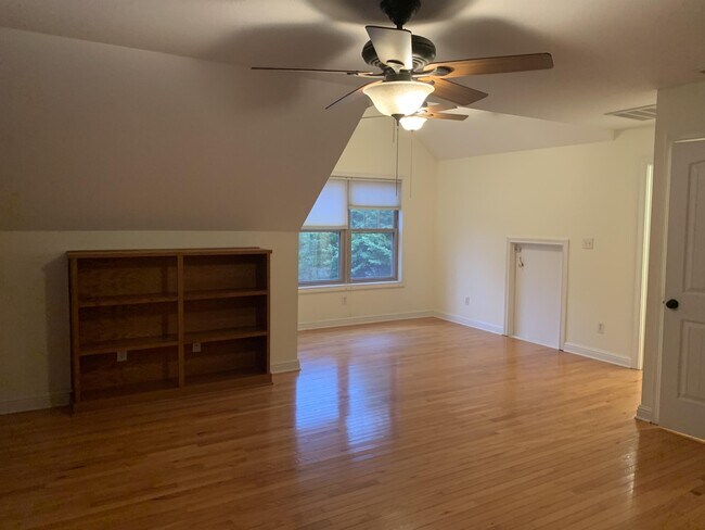 Building Photo - 10 Flaxen Ln