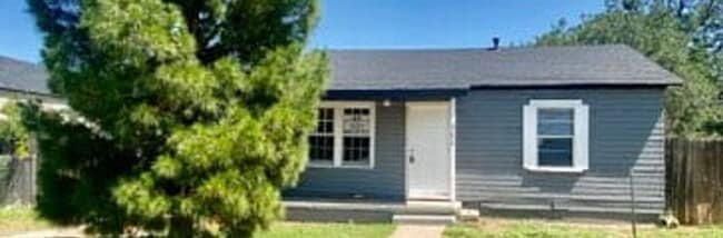 Building Photo - $0 First Month's Rent / $0 Deposit at Move-in