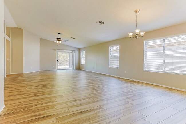 Building Photo - 510 N Danyell Dr