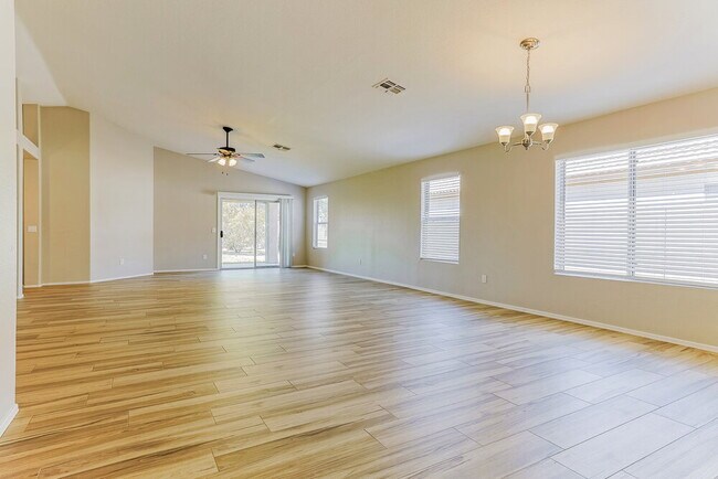 Foto del edificio - 510 N Danyell Dr