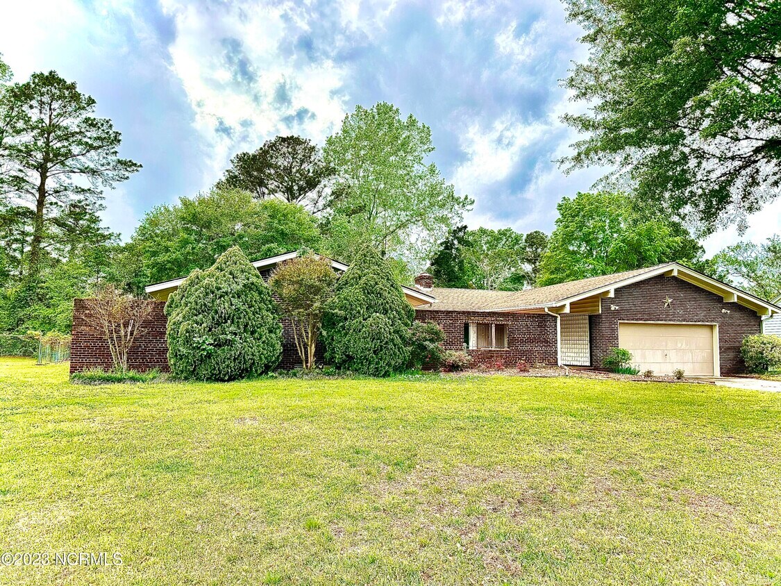 206 Eleanor St, Greenville, NC 27858 House Rental in Greenville, NC