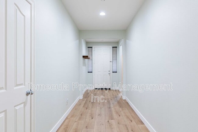 Foto del edificio - 30904 Snowberry Ln