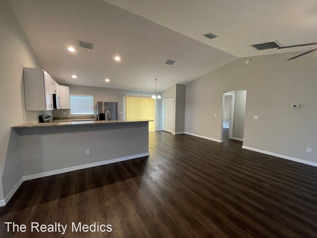 Foto del edificio - 3 br, 2 bath House - 15624 SW 27th Avenue Rd