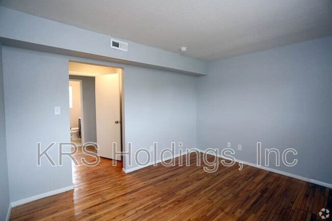 Building Photo - 929 41st St