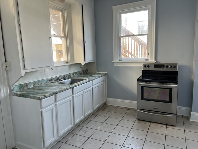 Building Photo - 326 S Potomac St