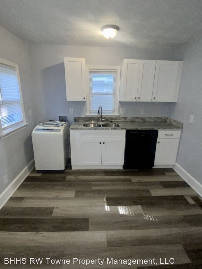 Building Photo - 2 br, 1.5 bath House - 940 Reservoir Avenue