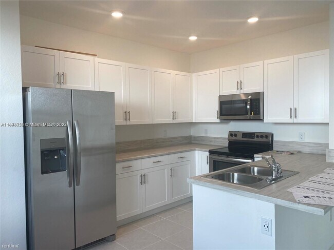 Foto del edificio - 4 br, 2.5 bath House - 20850 NE 7th Pl # 2...