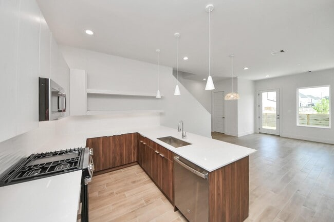 Building Photo - 13104 Moncloa Dr