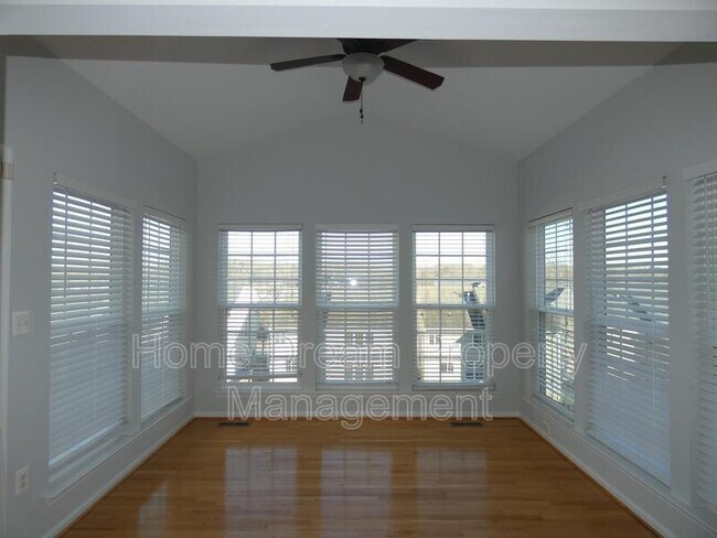 Building Photo - 88 Carriage Hill Dr