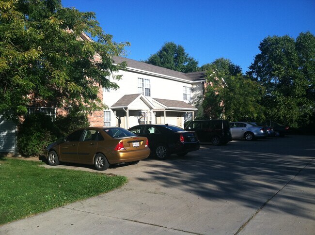 Foto del edificio - 126 Twyckenham Blvd