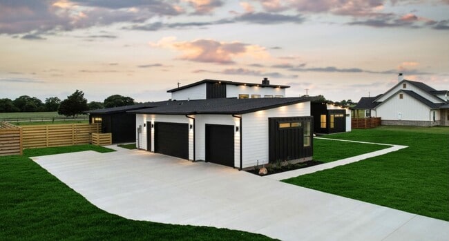 Building Photo - 5976 Rain Mdw Dr