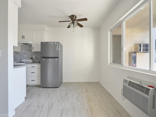 Foto del edificio - 7228 Allott Ave