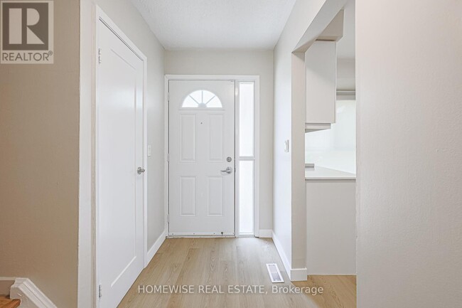 Photo du bâtiment - 570-570 Waverly St N