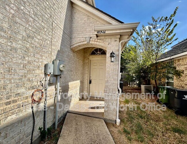 Foto del edificio - 4002 Cottage Park Ct